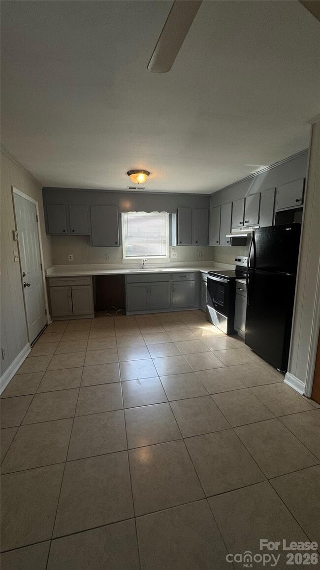 Photo - 344 Fairgreen Dr