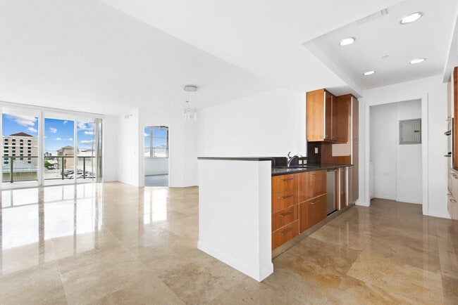 Building Photo - 1819 SE 17th St Unit 803