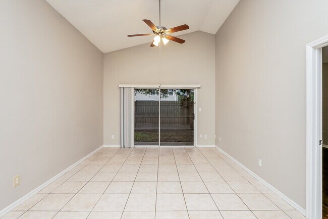 Photo - 212 Rapscallion Ct