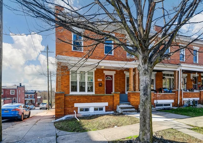 Building Photo - Available Now- Beautiful 3 Bedroom, 2 Bath... Rental