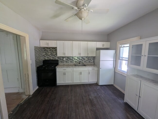 Photo - 105 Broad St Unit 1