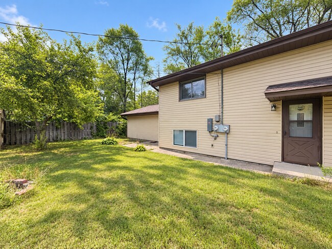 8820-8822 Griggs Ave