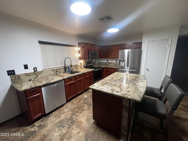 578 W Racine Loop