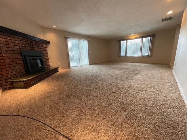 Photo - 3 Bedroom Home in White Salmon For Rent