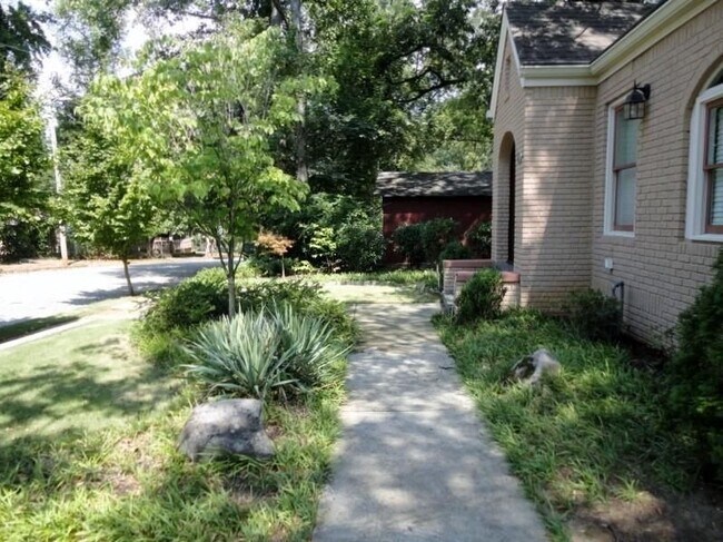 Photo - 49 Leslie St NE