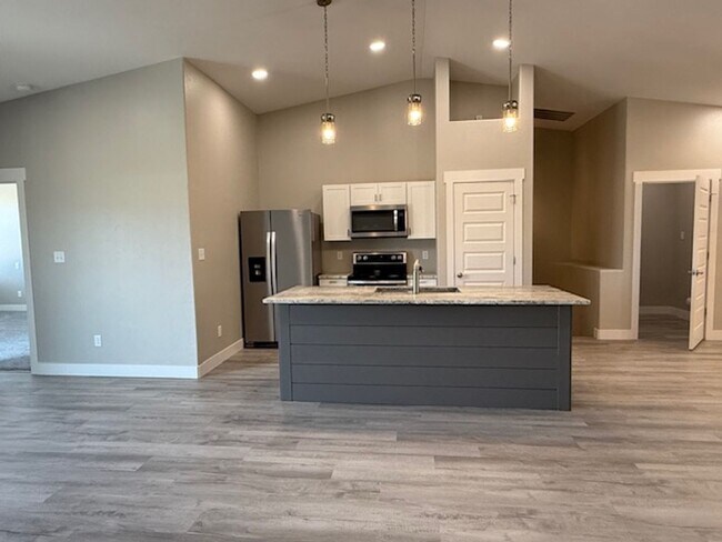 Photo - Available Now – Beautiful 3 Bed, 2.5 Bath Townhouse!!!