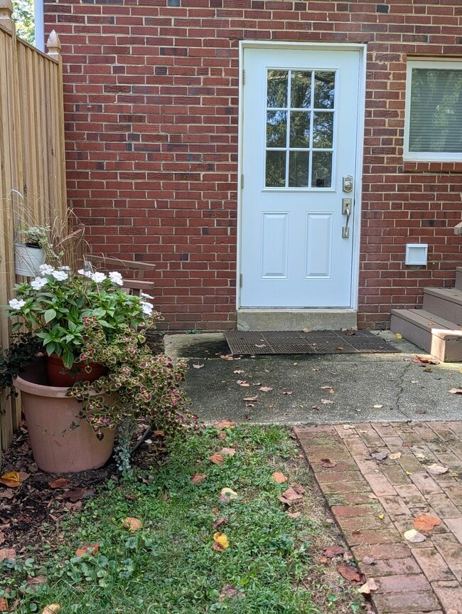 Rental unit entryway - 14519 Dowling Dr Unit 1