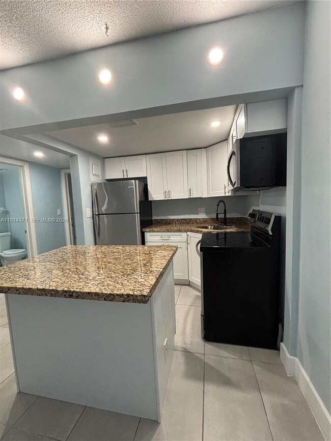 Building Photo - 260 S Cypress Rd Unit 103