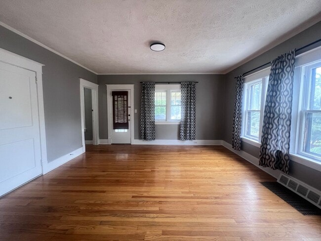 Photo - 317 Pine Ave NW