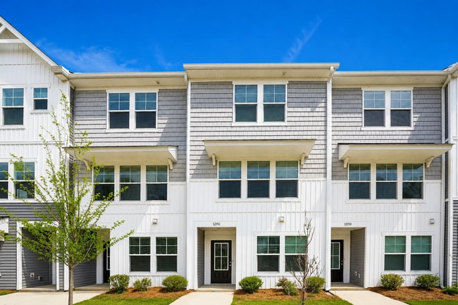 Building Photo - 1215 Briarhill Rd