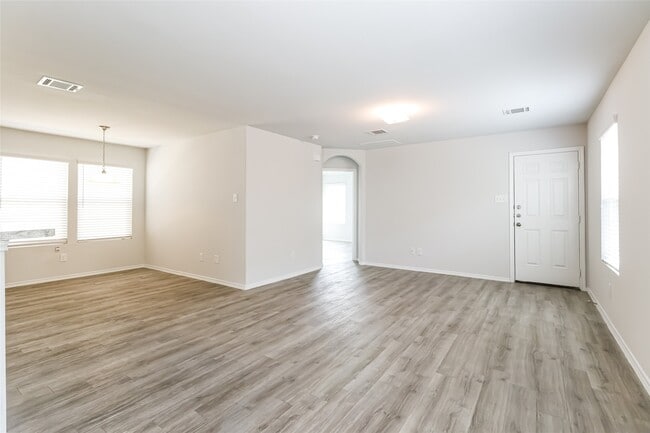 Photo - 413 N Meadows Dr