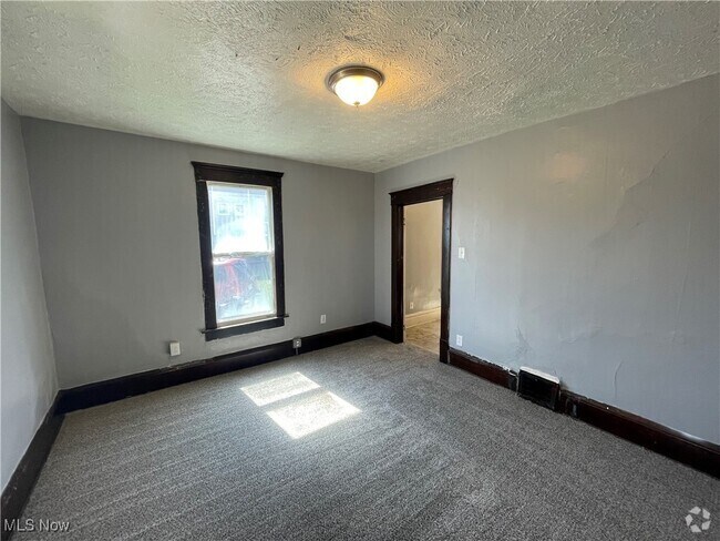 Building Photo - 1052 Yale St Unit 2 Rental