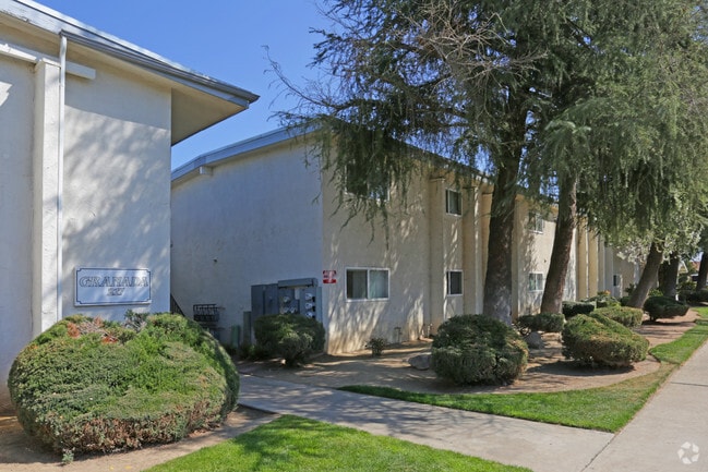 Granada Apartments - Granada Apartments