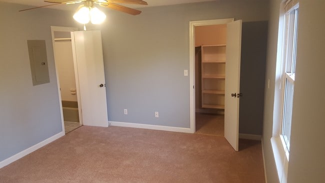 Large 12x15 Bedroom - 125 Avery St Unit 8