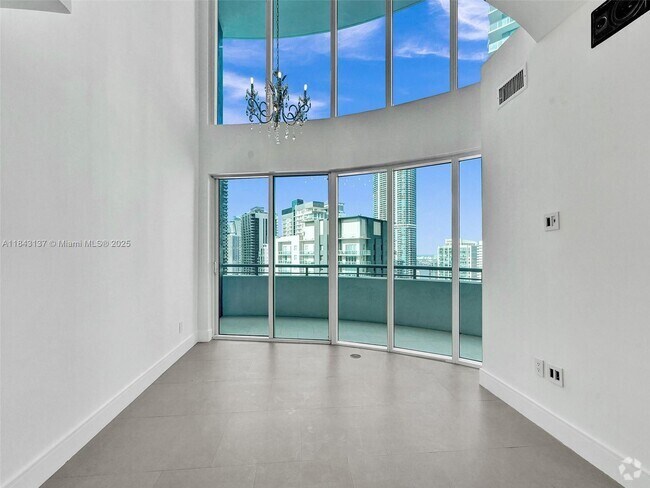 Building Photo - 60 SW 13th St Rental