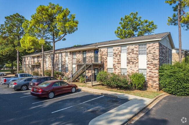 Photo - Colonial Plaza Apartments
