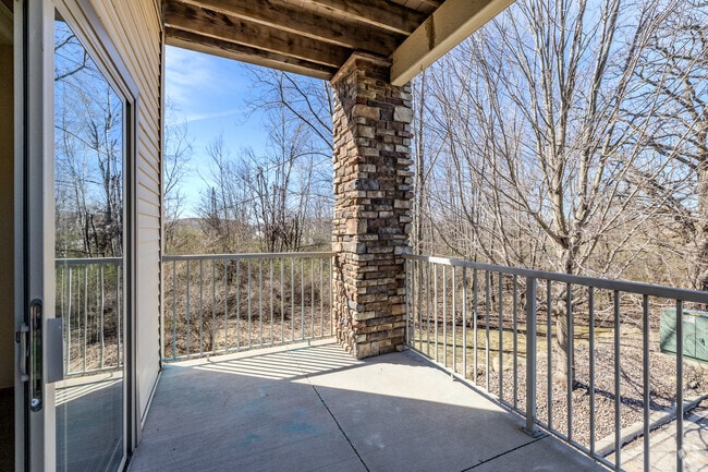 2BR, 2BA - 1,380SF - Balcony