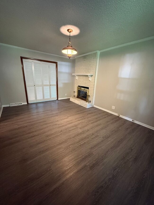 110 Oakwood Dr