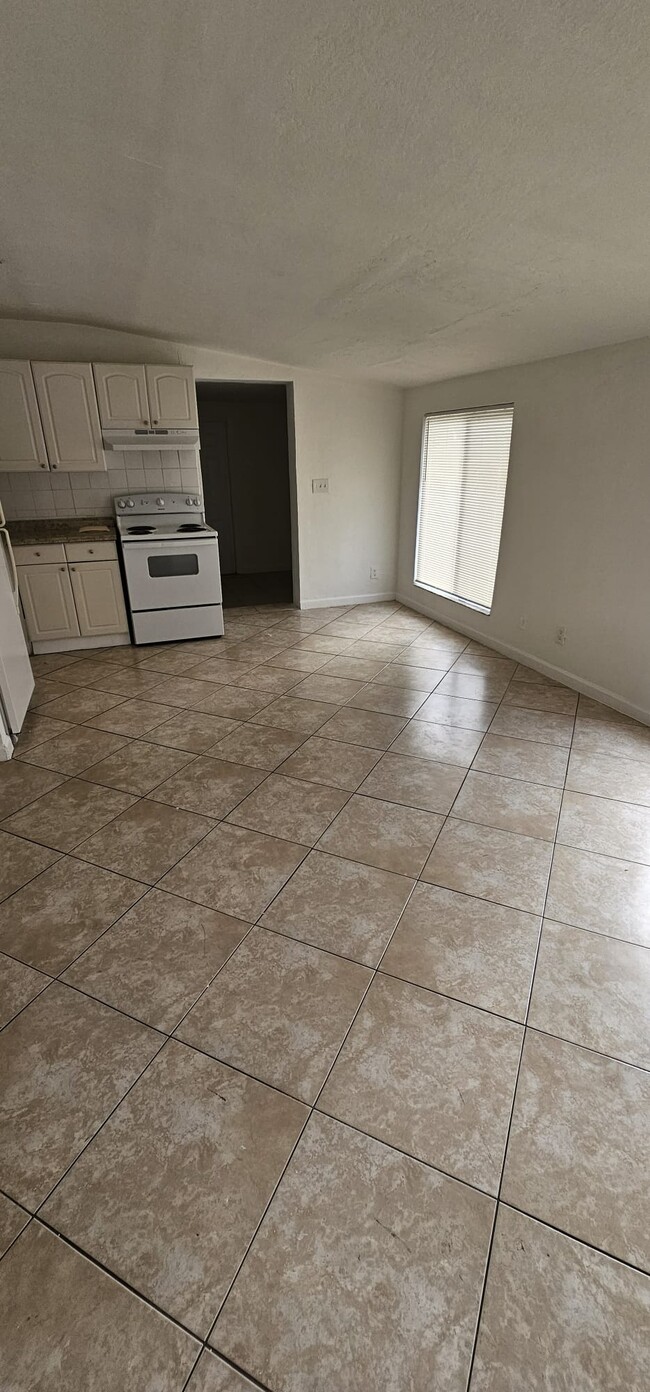 Photo - 1944 Adams St