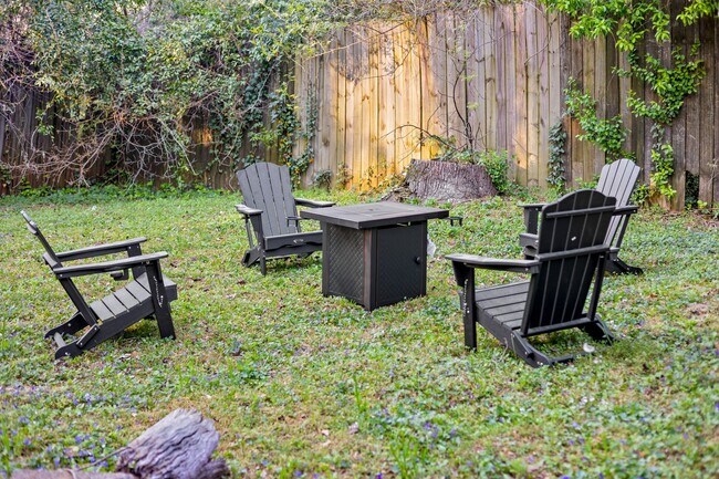 Photo - 547 Erin Ave SW