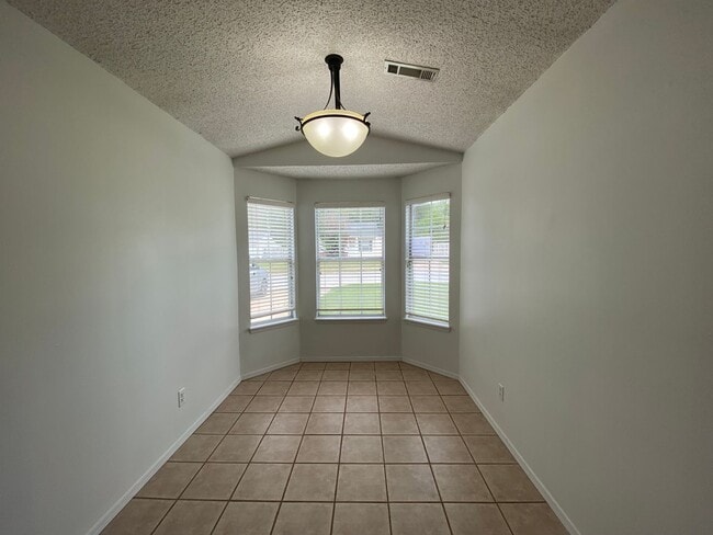 Photo - 1469 Timbercrest Ave