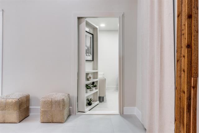 Photo - 7115 Meadow Rd