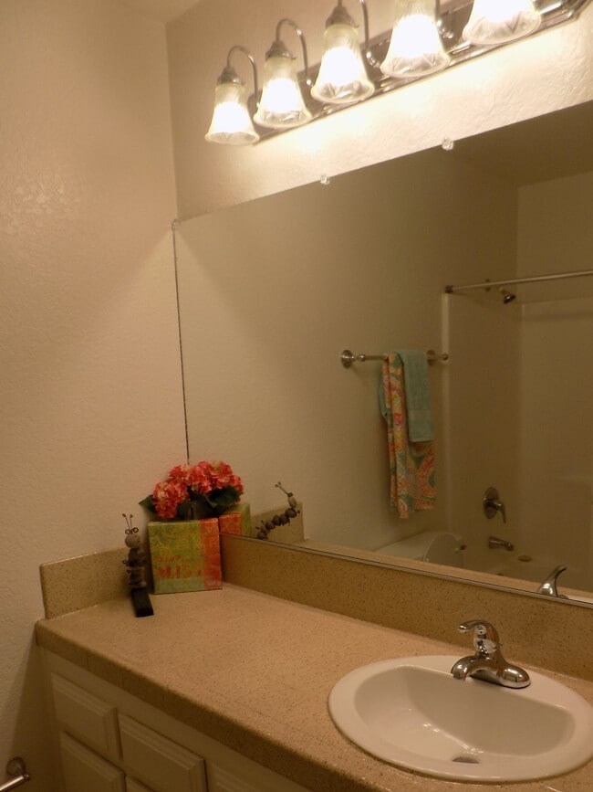 16416 Orange St Unit 10