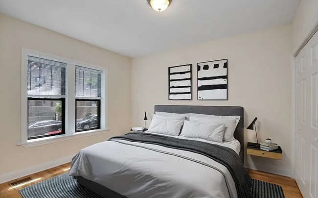 Photo - 628 W Cornelia Ave Unit 2E