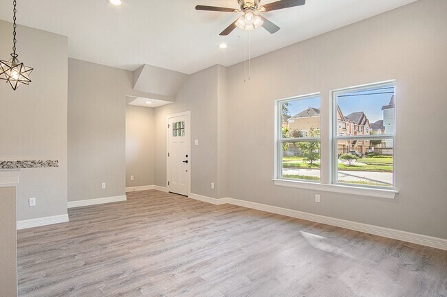 5262 Ella Blvd Unit 100A