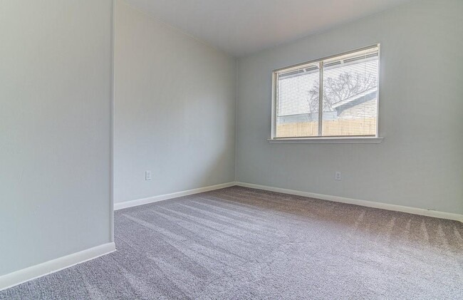 Photo - 5703 Gloucester Ln