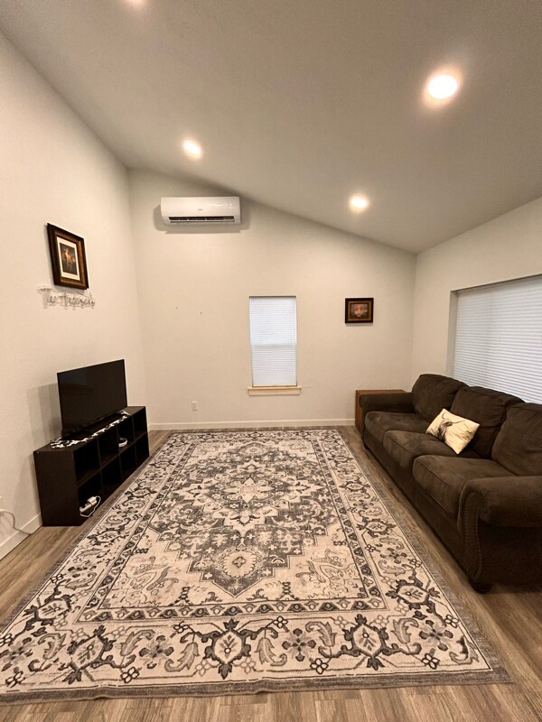 Photo - 826 Burton Ave