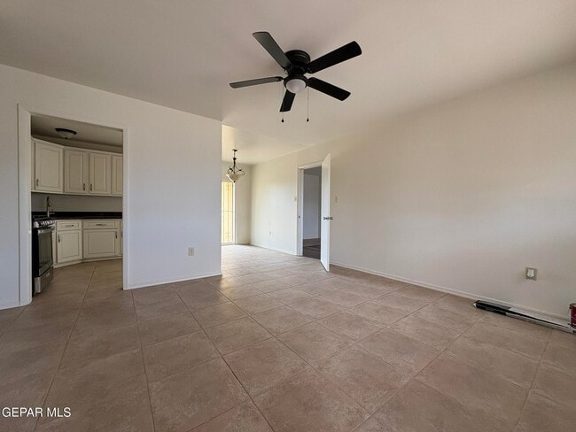 Photo - 4900 Debeers Dr