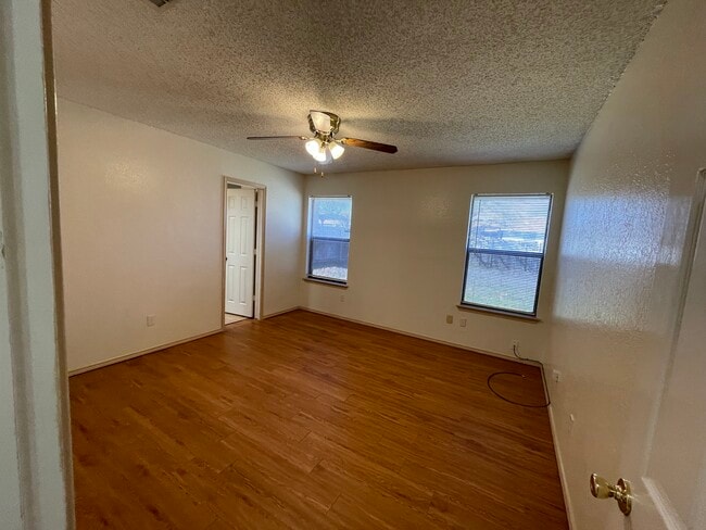 Photo - 1924 Willow Vale Dr