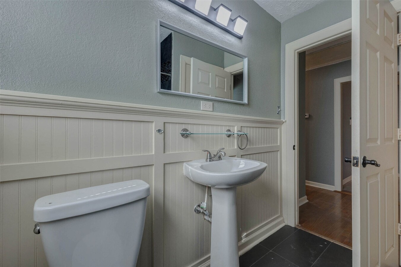 Photo - 2043 Alta Vista St