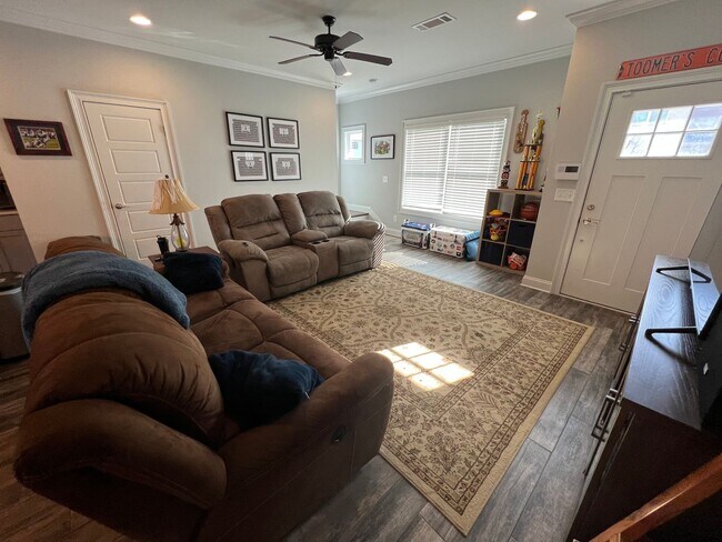 Photo - College Oaks E-106