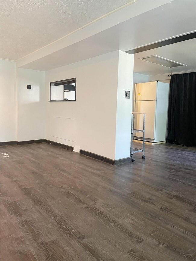 Photo - 1717 Lasalle St