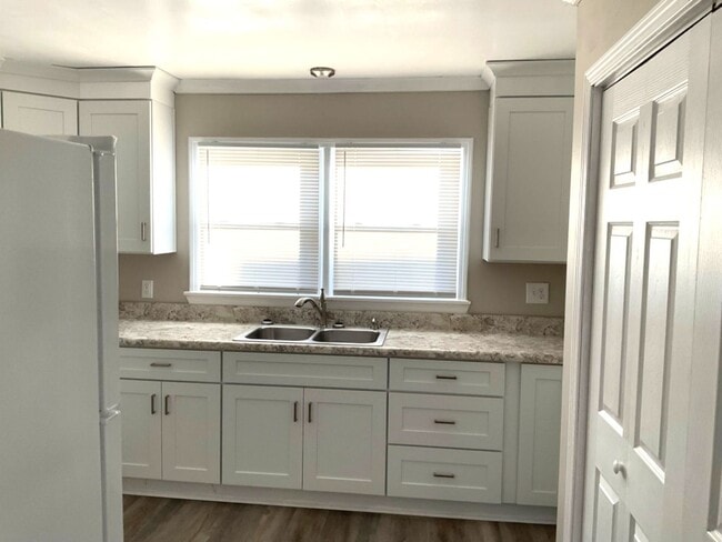 Photo - 615 Riverside Dr