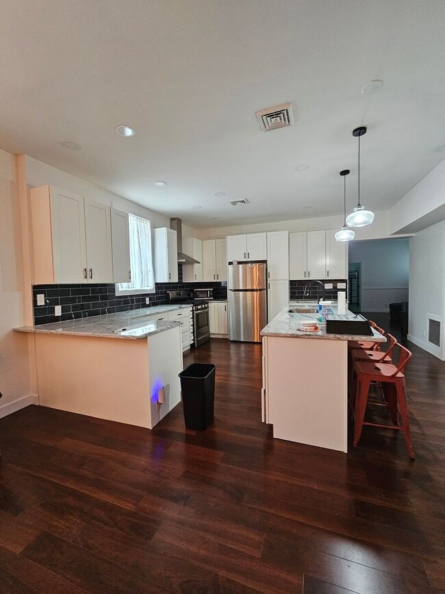 Photo - 629 Locust St