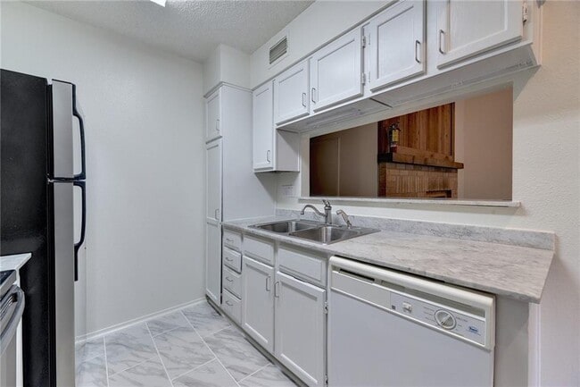 Photo - 908 Poplar St Unidad 204