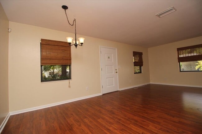 Photo - 545 Young Pl