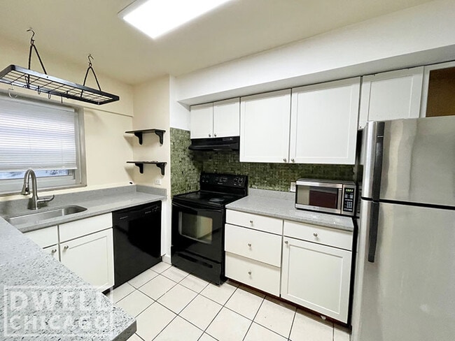 Building Photo - 4950 N Marine Dr Unit 209 Rental