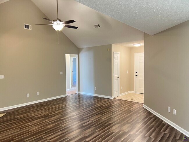 Photo - 203 Bryson Way