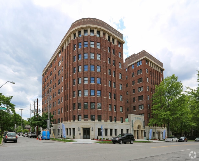 Building Photo - The Newbern