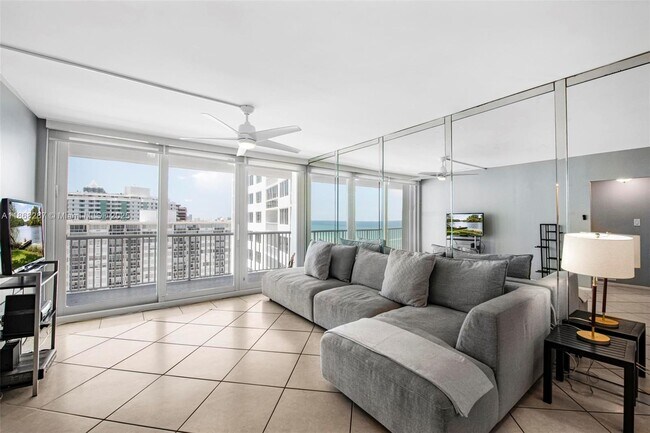Photo - 5401 Collins Ave Unidad 916