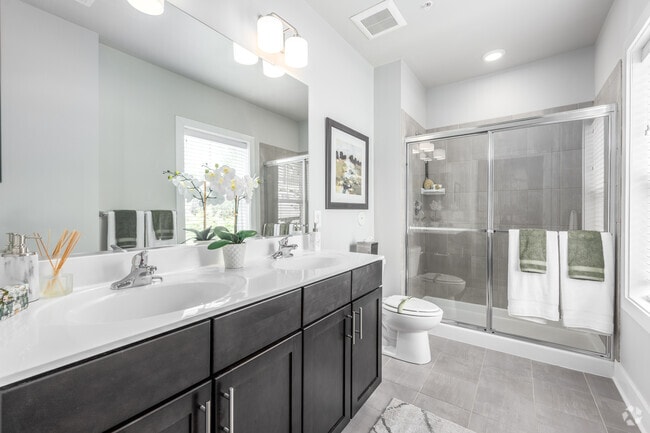 2BR, 2BA - 1,100SF - Bathroom