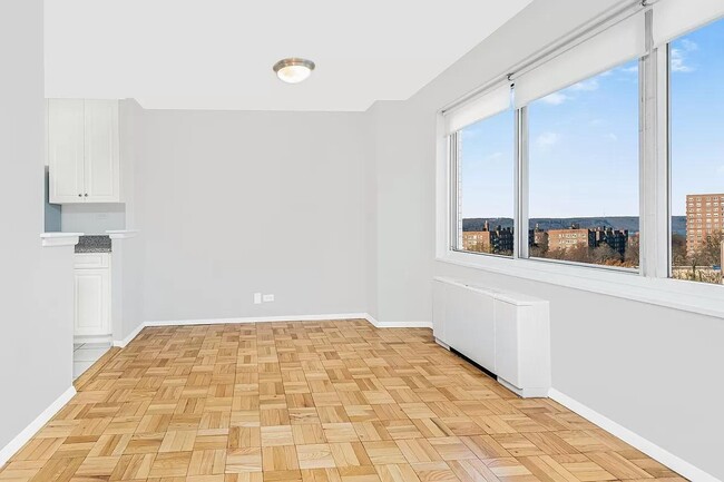 Photo - 3333 Henry Hudson Pkwy