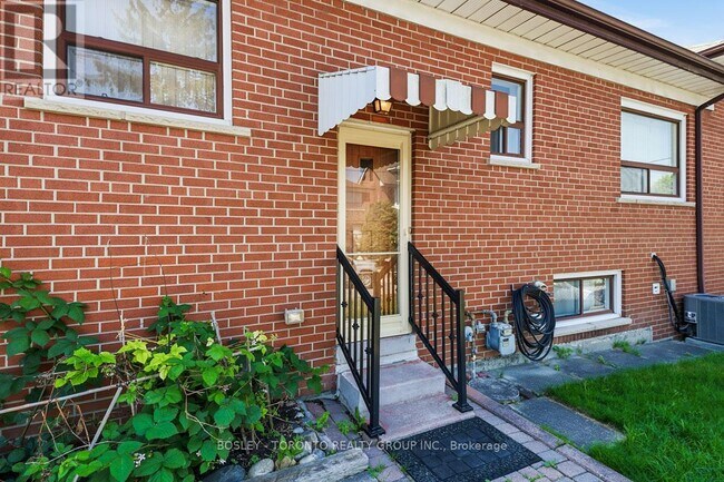 Photo - 146 Earlscourt Ave