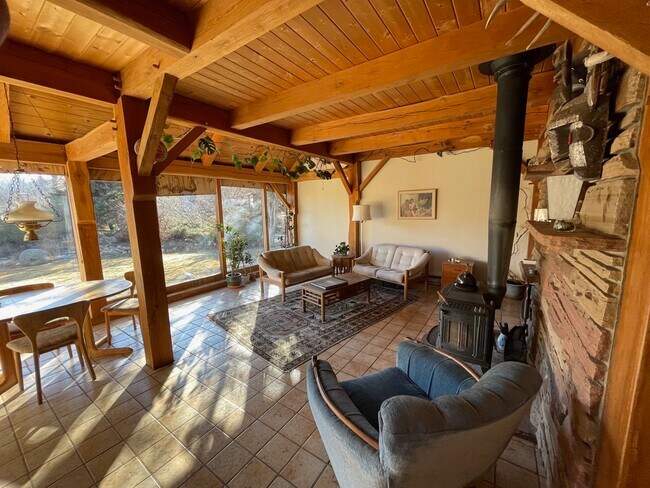 Photo - 1947 Oak Ave