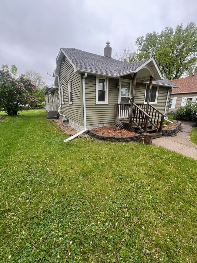 Photo - 1005 N State St