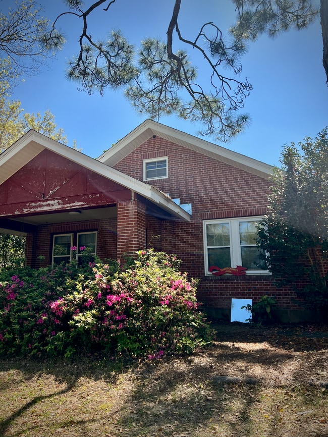 Building Photo - 211 W Mallory St